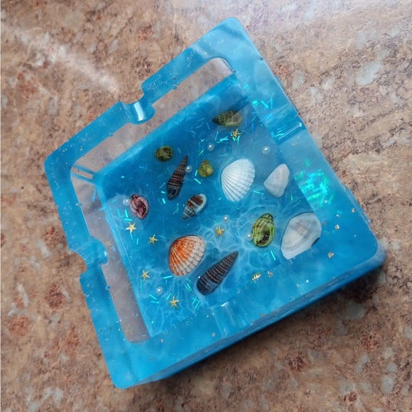 Ocean-theme Resin Ashtray. - Picture 2 of 5